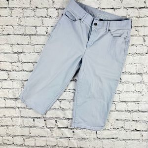 Gloria Vanderbilt All-Around Slimming Effect Denim Skimmer Capri Pants. 8